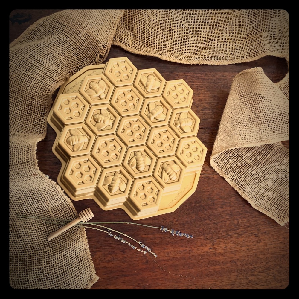 Honeycomb Cake Pan Williams Sonoma exclusive